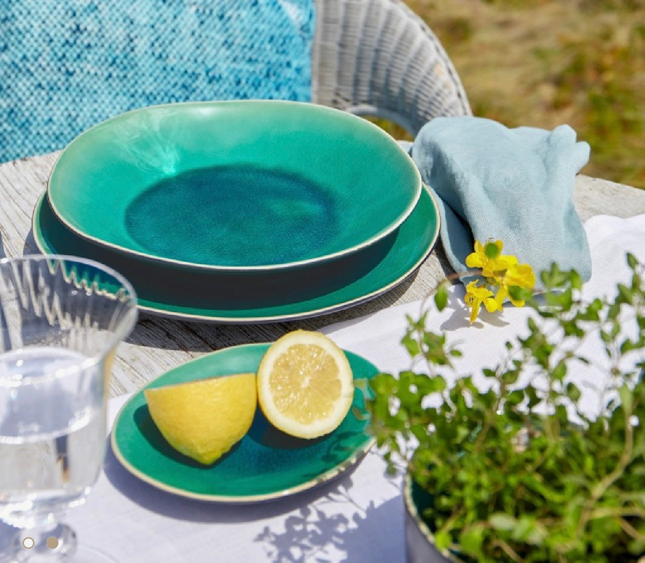 Assiette ovale en grès Riviera – Élégance méditerranéenne